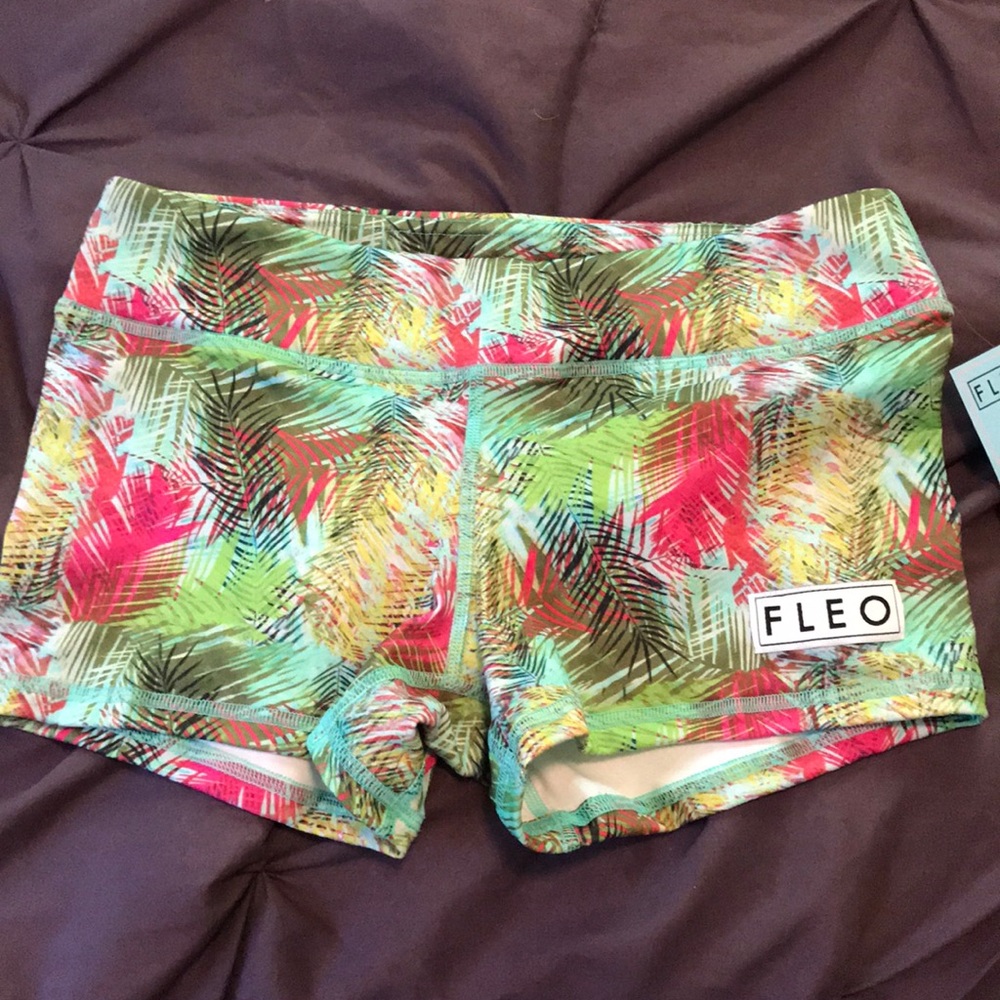 NWT Medium Fleos